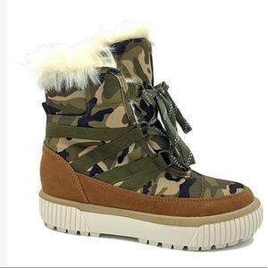 Camo snow boots